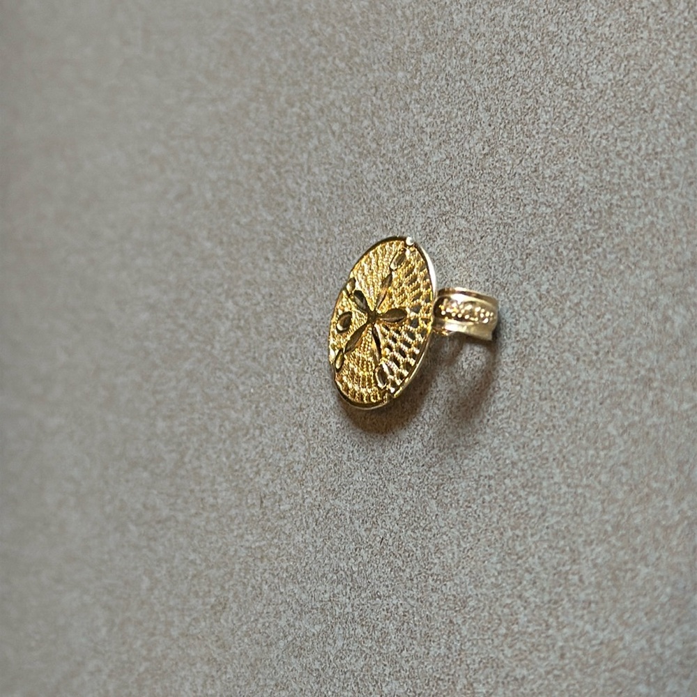 14k Gold Sand Dollar Pendant Charm - Picture 6 of 9